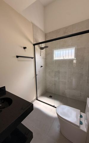 Casa à venda com 212m², 3 quartos e 2 vagas Casa à venda com 212m², 3 quartos e 2 vagasBanheiro