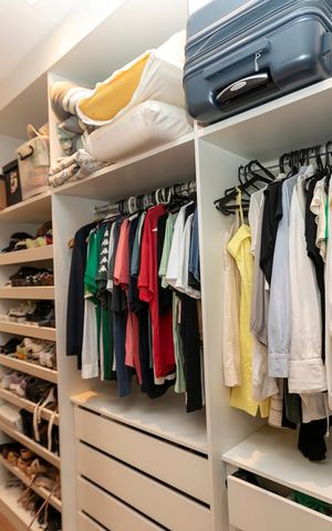 Casa de condomínio à venda com 260m², 3 quartos e 2 vagasCLOSET