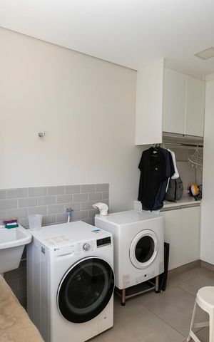 Casa de condomínio à venda com 260m², 3 quartos e 2 vagasÁREA DE SERVIÇO