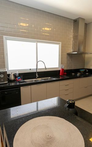 Casa de condomínio à venda com 260m², 3 quartos e 2 vagasCOZINHA (ABERTA)