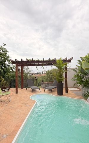 Casa de condomínio para alugar com 400m², 3 quartos e 4 vagasQuintal com piscina
