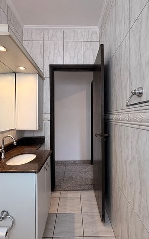 Casa à venda com 140m², 3 quartos e 2 vagas Casa à venda com 140m², 3 quartos e 2 vagasBanheiro
