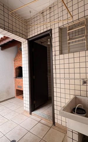 Casa à venda com 140m², 3 quartos e 2 vagas Casa à venda com 140m², 3 quartos e 2 vagasLavanderia