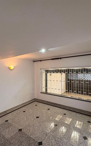 Casa à venda com 140m², 3 quartos e 2 vagas Casa à venda com 140m², 3 quartos e 2 vagasSala