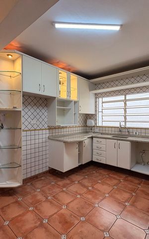Casa à venda com 140m², 3 quartos e 2 vagas Casa à venda com 140m², 3 quartos e 2 vagasCozinha