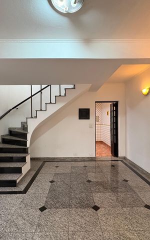 Casa à venda com 140m², 3 quartos e 2 vagas Casa à venda com 140m², 3 quartos e 2 vagasSala