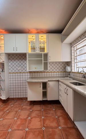 Casa à venda com 140m², 3 quartos e 2 vagas Casa à venda com 140m², 3 quartos e 2 vagasCozinha