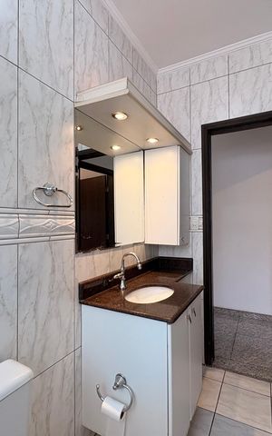 Casa à venda com 140m², 3 quartos e 2 vagas Casa à venda com 140m², 3 quartos e 2 vagasBanheiro