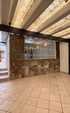 Casa à venda com 140m², 3 quartos e 2 vagas Casa à venda com 140m², 3 quartos e 2 vagasGaragem