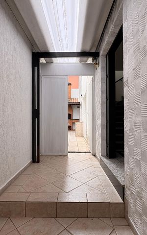 Casa à venda com 140m², 3 quartos e 2 vagas Casa à venda com 140m², 3 quartos e 2 vagasQuintal
