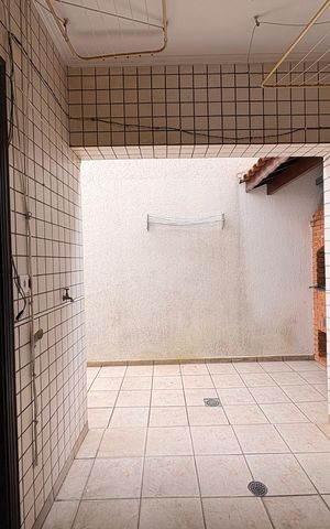 Casa à venda com 140m², 3 quartos e 2 vagas Casa à venda com 140m², 3 quartos e 2 vagasLavanderia