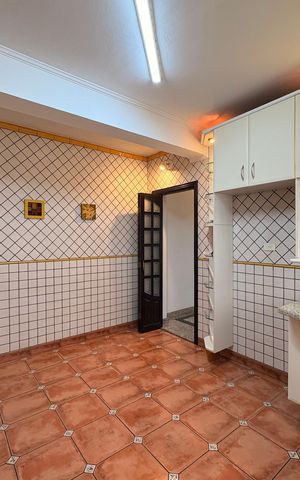 Casa à venda com 140m², 3 quartos e 2 vagas Casa à venda com 140m², 3 quartos e 2 vagasCozinha