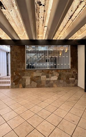 Casa à venda com 140m², 3 quartos e 2 vagas Casa à venda com 140m², 3 quartos e 2 vagasGaragem