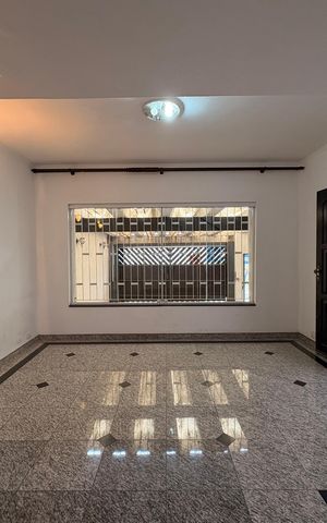 Casa à venda com 140m², 3 quartos e 2 vagas Casa à venda com 140m², 3 quartos e 2 vagasSala