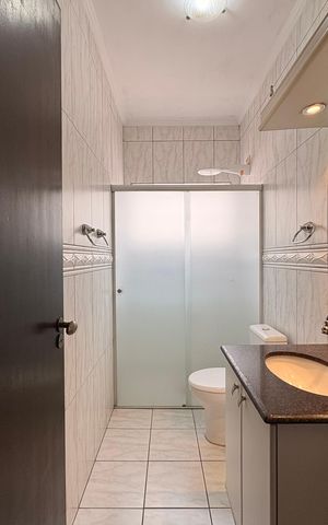 Casa à venda com 140m², 3 quartos e 2 vagas Casa à venda com 140m², 3 quartos e 2 vagasBanheiro