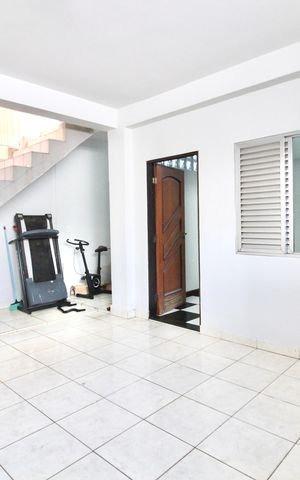 Casa à venda com 170m², 3 quartos e 2 vagas Casa à venda com 170m², 3 quartos e 2 vagasÁrea de Serviço