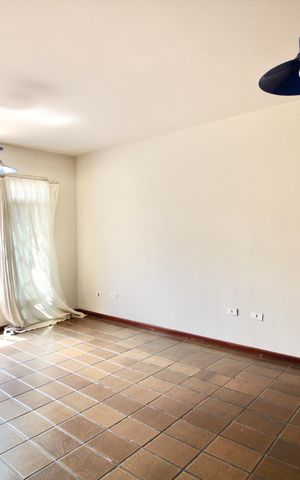 Casa à venda com 170m², 3 quartos e 2 vagas Casa à venda com 170m², 3 quartos e 2 vagasSala