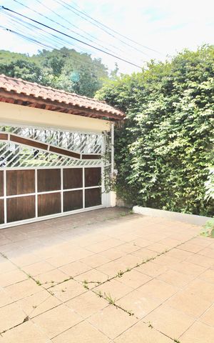 Casa à venda com 170m², 3 quartos e 2 vagas Casa à venda com 170m², 3 quartos e 2 vagasGaragem
