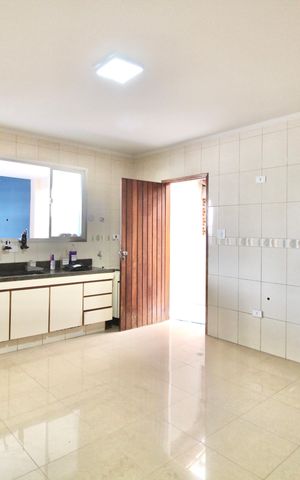 Casa à venda com 170m², 3 quartos e 2 vagas Casa à venda com 170m², 3 quartos e 2 vagasCozinha