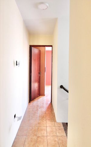 Casa à venda com 170m², 3 quartos e 2 vagas Casa à venda com 170m², 3 quartos e 2 vagasCorredor