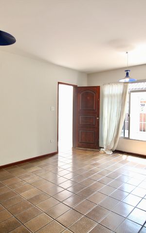 Casa à venda com 170m², 3 quartos e 2 vagas Casa à venda com 170m², 3 quartos e 2 vagasSala