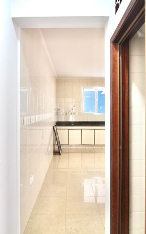 Casa à venda com 170m², 3 quartos e 2 vagas Casa à venda com 170m², 3 quartos e 2 vagasCorredor