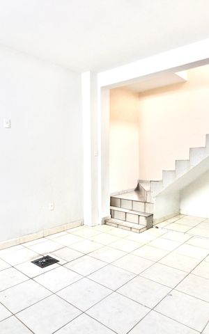 Casa à venda com 170m², 3 quartos e 2 vagas Casa à venda com 170m², 3 quartos e 2 vagasÁrea de Serviço