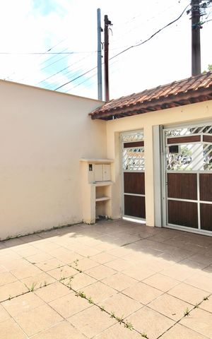 Casa à venda com 170m², 3 quartos e 2 vagas Casa à venda com 170m², 3 quartos e 2 vagasGaragem