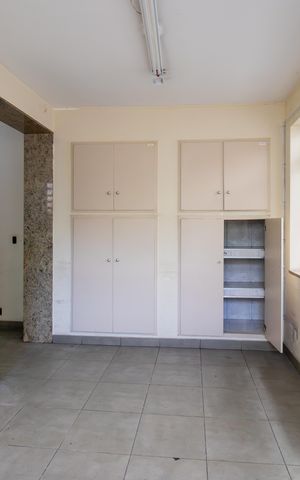 Casa à venda com 315m², 4 quartos e 3 vagas Casa à venda com 315m², 4 quartos e 3 vagasCozinha