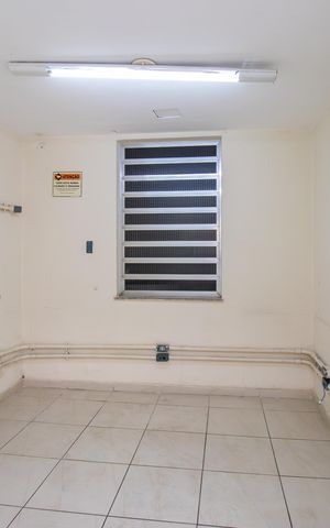 Casa à venda com 315m², 4 quartos e 3 vagas Casa à venda com 315m², 4 quartos e 3 vagasQuarto de Serviço
