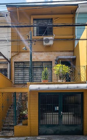Casa à venda com 130m², 3 quartos e 1 vaga Casa à venda com 130m², 3 quartos e 1 vagaFachada