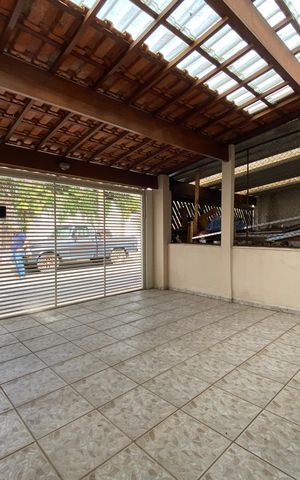 Casa para alugar com 100m², 3 quartos e 2 vagas