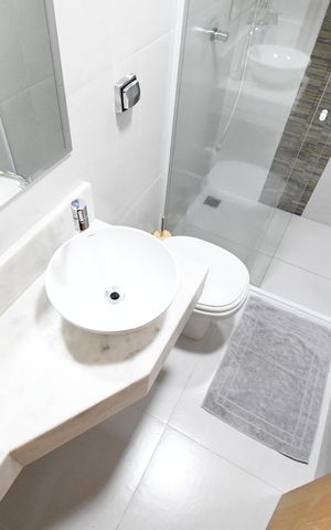 Casa à venda com 94m², 3 quartos e 1 vagaBanheiro 2