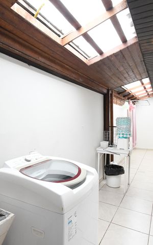 Casa à venda com 94m², 3 quartos e 1 vagaÁrea de Serviço