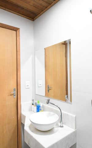 Casa à venda com 94m², 3 quartos e 1 vagaBanheiro 2