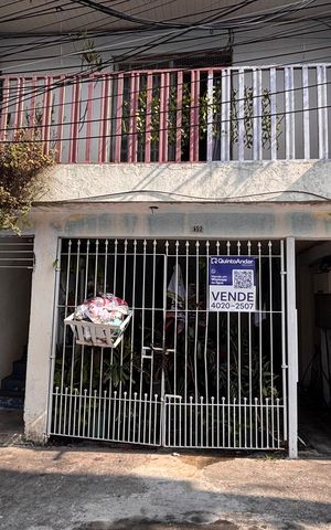 Casa à venda com 250m², 4 quartos e 1 vaga Casa à venda com 250m², 4 quartos e 1 vagaFachada