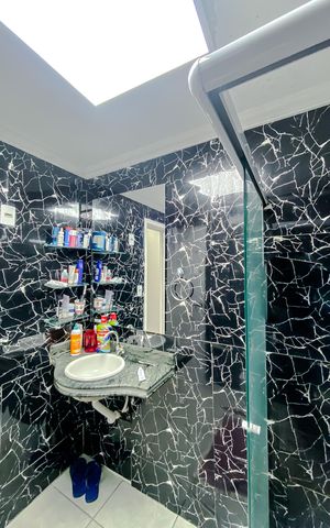 Apartamento à venda com 180m², 3 quartos e 1 vaga Apartamento à venda com 180m², 3 quartos e 1 vagaBanheiro
