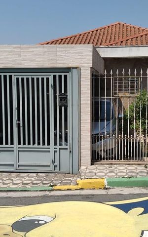 Casa para alugar com 255m², 3 quartos e 5 vagas Casa para alugar com 255m², 3 quartos e 5 vagasFachada