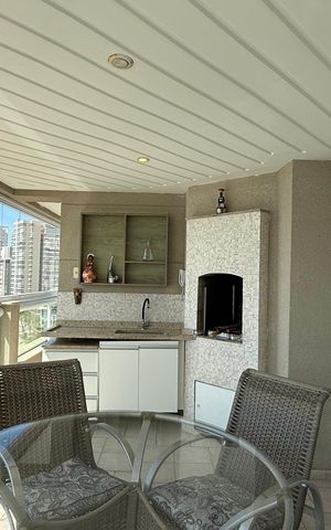 Apartamento para alugar com 180m², 5 quartos e 2 vagasVaranda