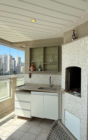 Apartamento para alugar com 180m², 5 quartos e 2 vagasVaranda