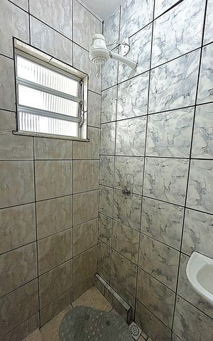 Casa para alugar com 56m², 2 quartos e sem vagaBanheiro