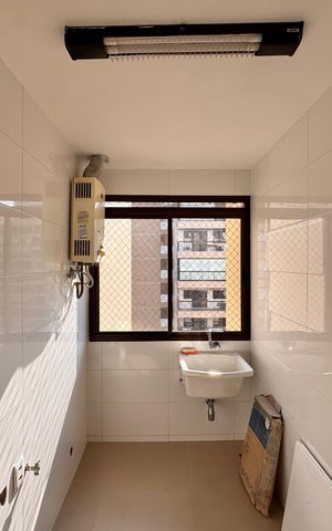 Apartamento à venda com 123m², 3 quartos e 3 vagas Apartamento à venda com 123m², 3 quartos e 3 vagasCozinha e Área de Serviço