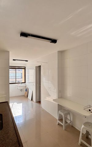 Apartamento à venda com 123m², 3 quartos e 3 vagas Apartamento à venda com 123m², 3 quartos e 3 vagasCozinha e Área de Serviço