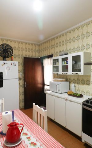 Casa à venda com 942m², 3 quartos e 8 vagas Casa à venda com 942m², 3 quartos e 8 vagasCozinha