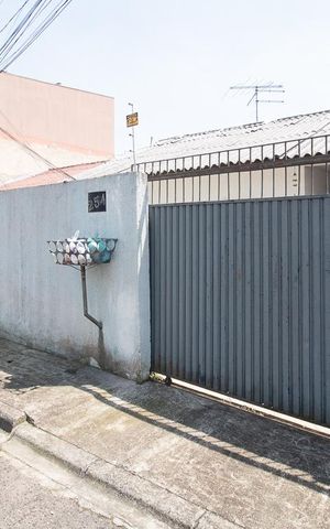 Casa para alugar com 120m², 3 quartos e 4 vagas Casa para alugar com 120m², 3 quartos e 4 vagasFachada