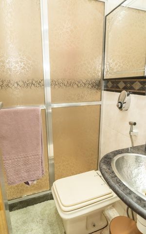 Casa para alugar com 449m², 5 quartos e 5 vagas Casa para alugar com 449m², 5 quartos e 5 vagasBanheiro 3 - 2° Piso