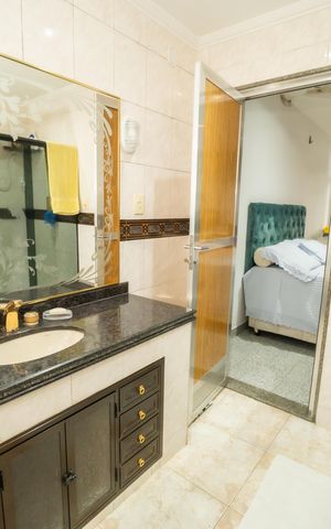 Casa para alugar com 449m², 5 quartos e 5 vagas Casa para alugar com 449m², 5 quartos e 5 vagasBanheiro Quarto 2 - 2° Piso