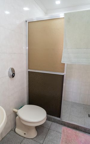 Casa para alugar com 449m², 5 quartos e 5 vagas Casa para alugar com 449m², 5 quartos e 5 vagasBanheiro 2