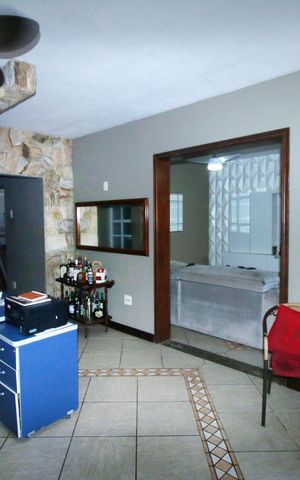 Casa à venda com 320m², 4 quartos e 2 vagasSala