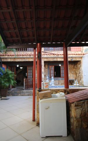 Casa à venda com 320m², 4 quartos e 2 vagasChurrasqueira e Jardim